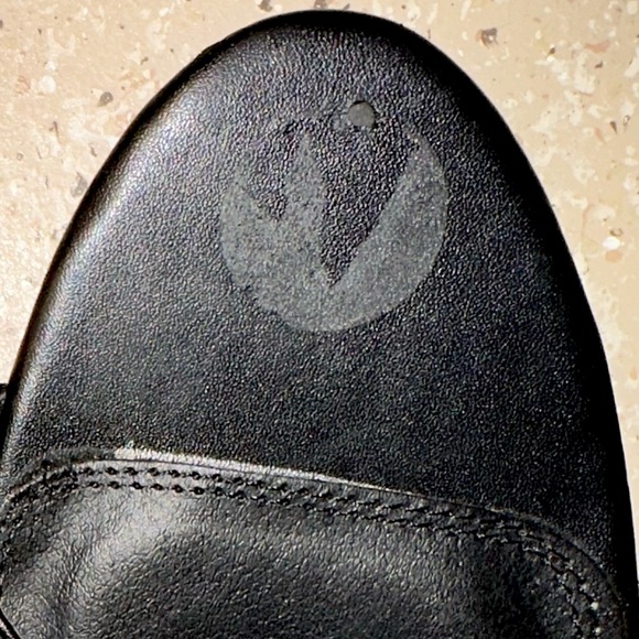 Size 8.5 heels - Picture 3 of 5